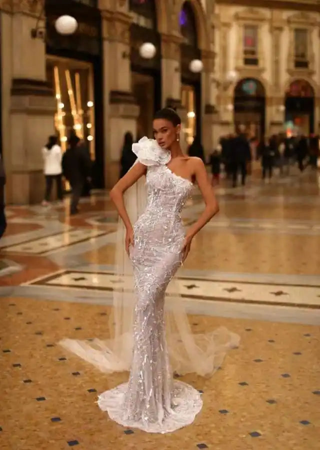 Vintage One Shoulder Wedding Dress Sexy Sequined Appliques Sleeveless Bridal Dress Floor Length Customized vestidos de novia