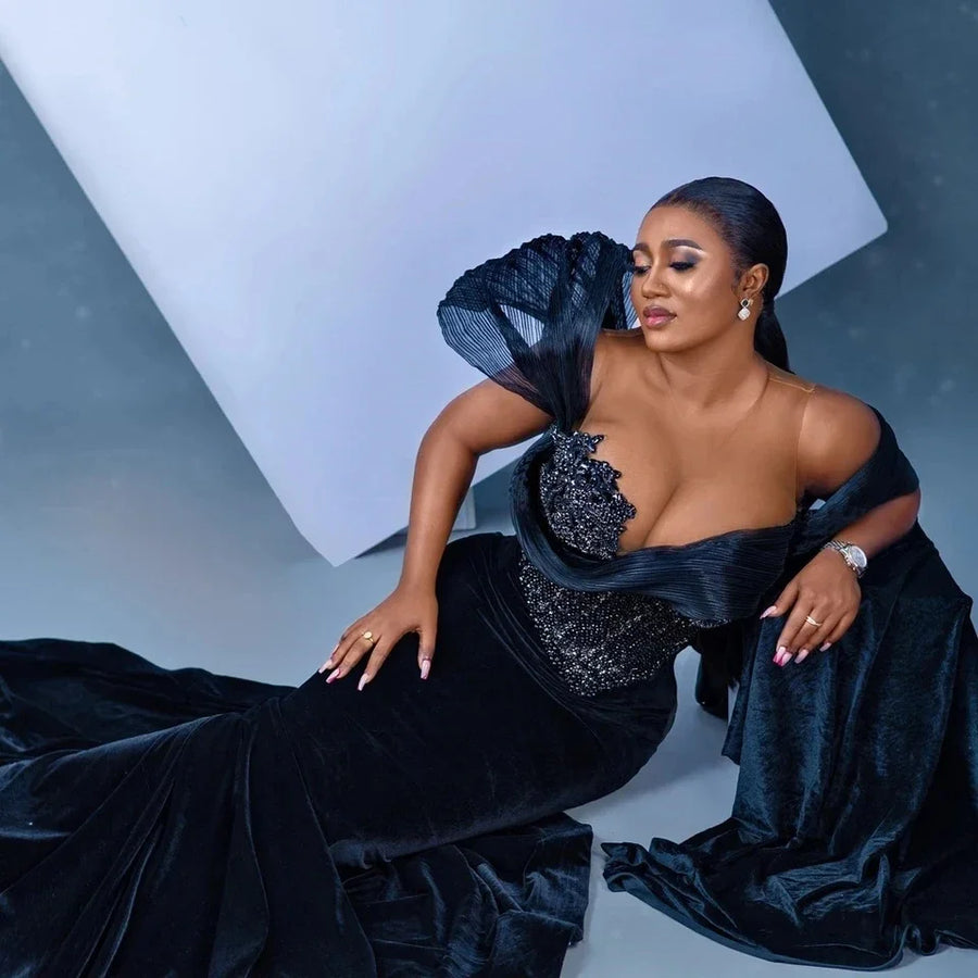 Elegant Black Velvet Mermaid Evening Dresses African Women 3D Pleated Off the Shoulder Prom Dress Aso Ebi Formal Party Dresses